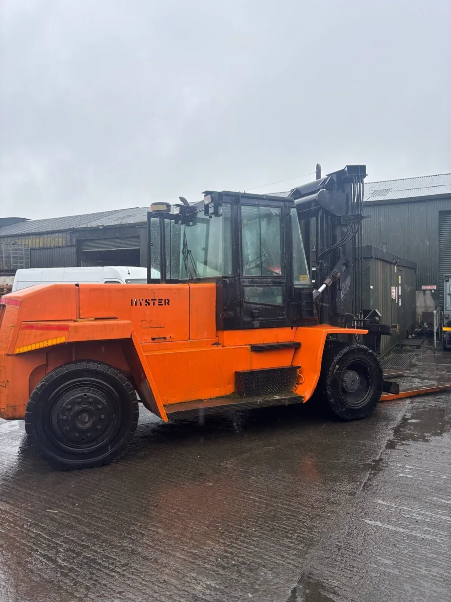 A large selection of forklifts and forklift masts. - Image 2