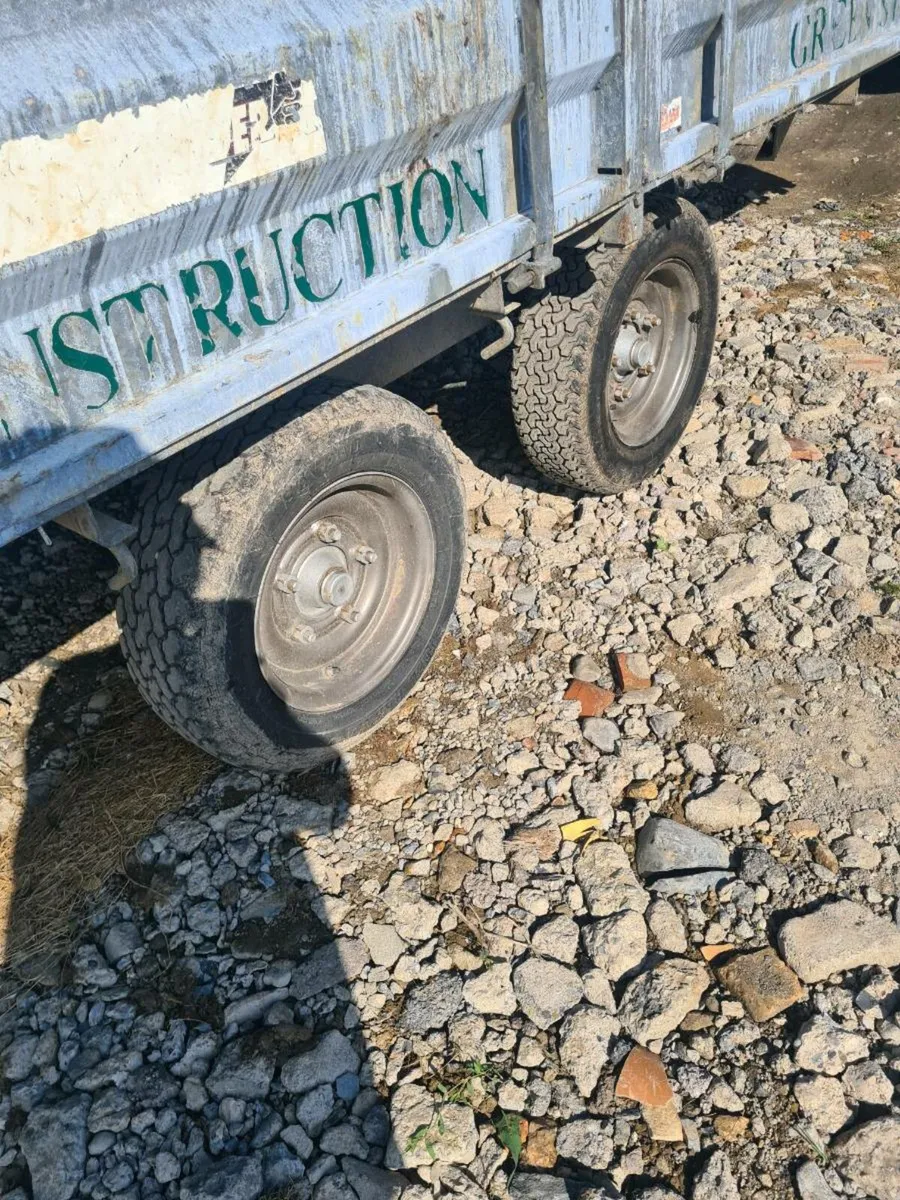 Trailer - Image 1