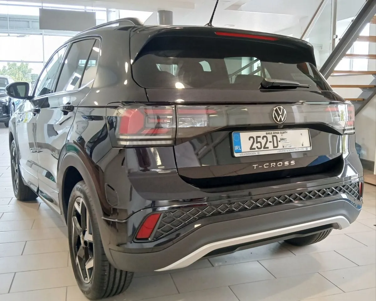 Volkswagen T-Cross R-line 1.0 TSI 116HP  rear Vie - Image 4