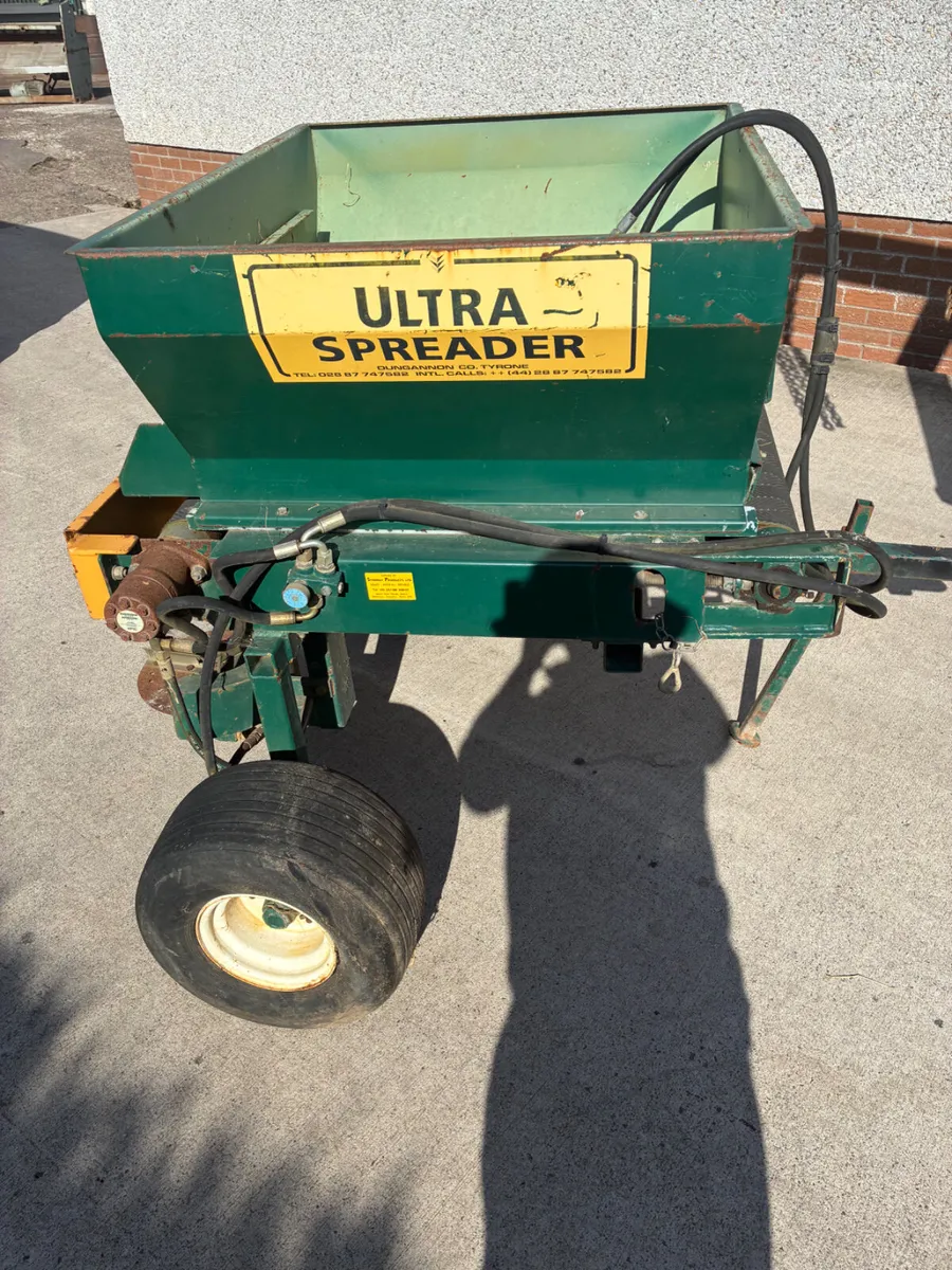 Ultraspread sand spreader suit small tractor - Image 1
