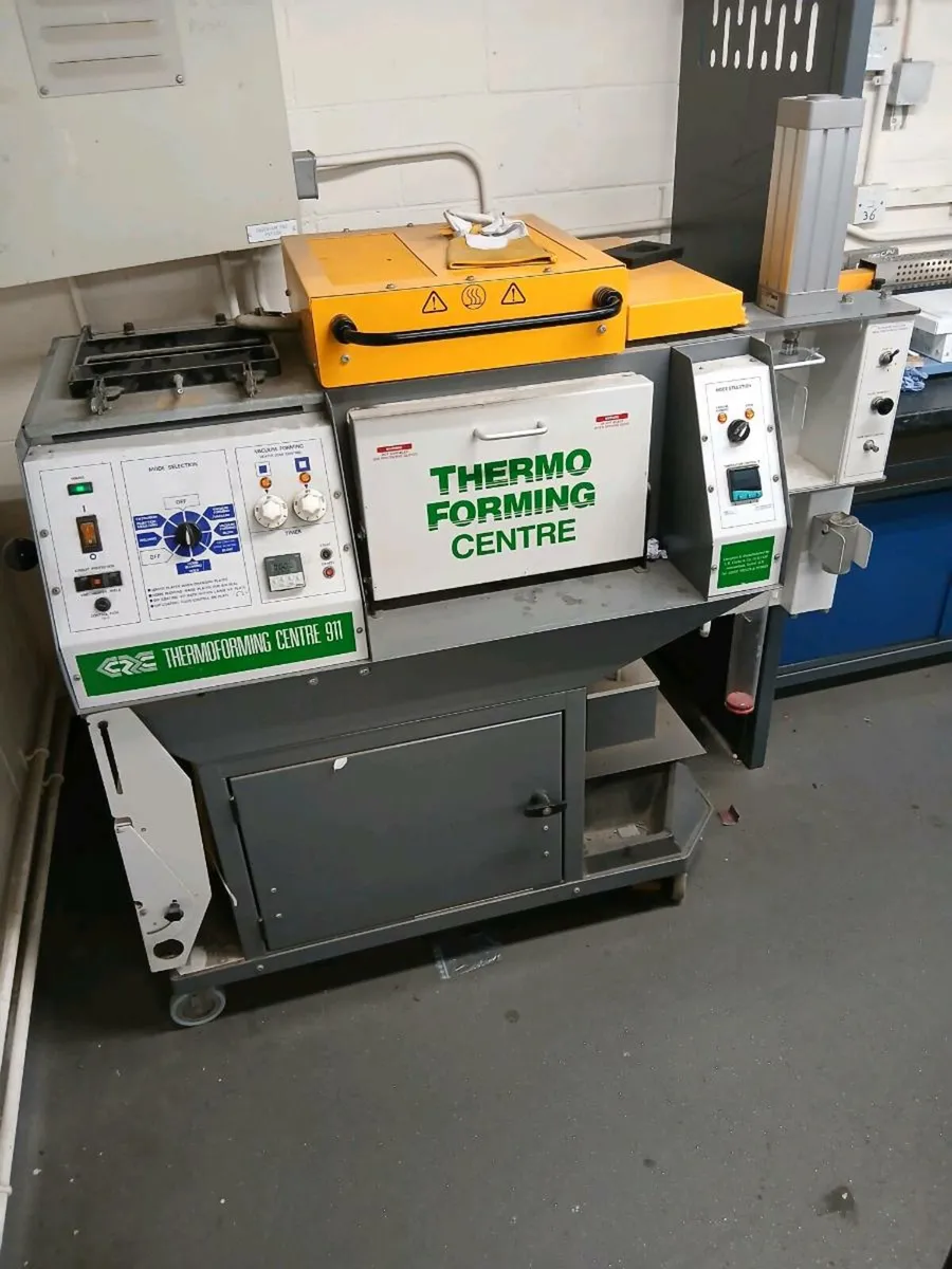 Thermoforming centre, Vacuum former