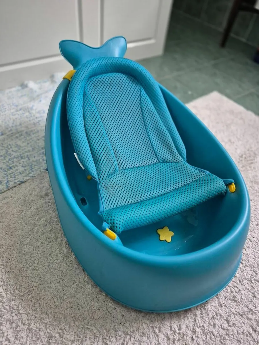 Skip Hop Moby Smart Sling 3-Stage Baby Bath Tub - Image 1