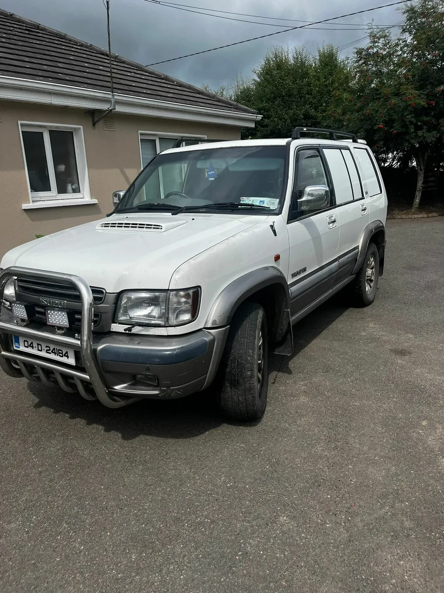 Isuzu Trooper - Image 1
