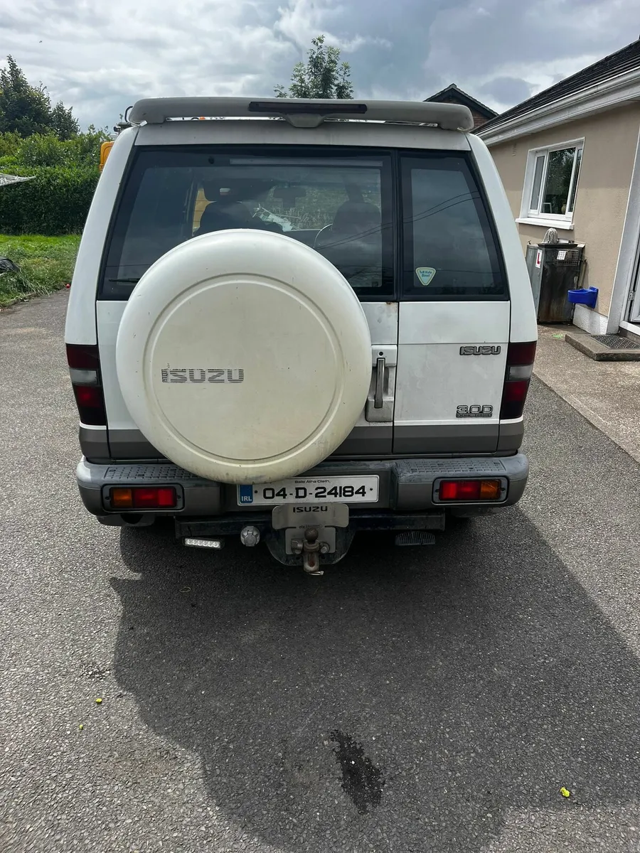 Isuzu Trooper - Image 2