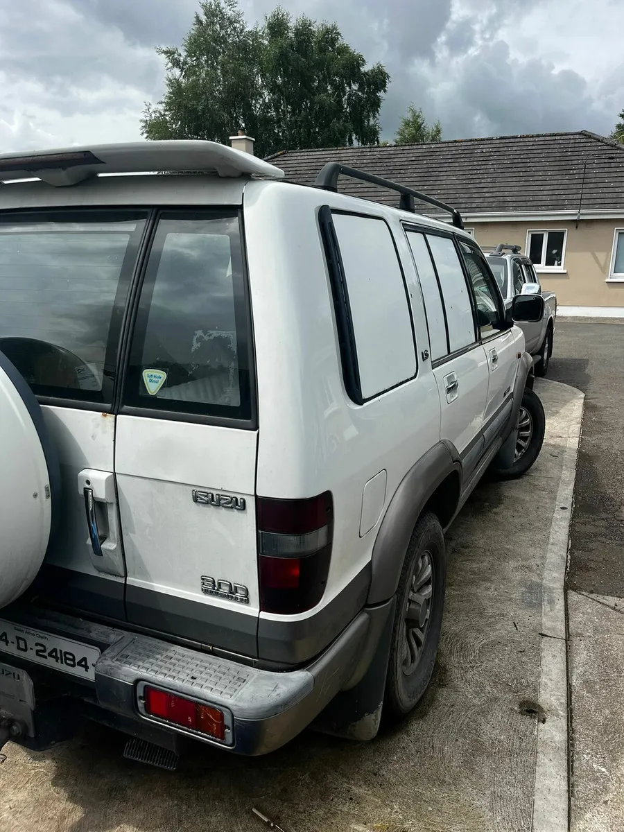 Isuzu Trooper - Image 4