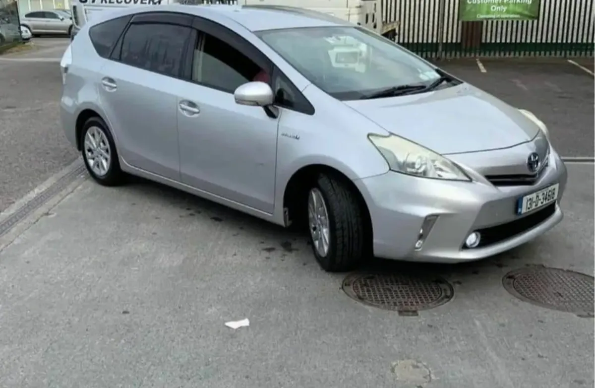Toyota Prius 2013 - Image 2