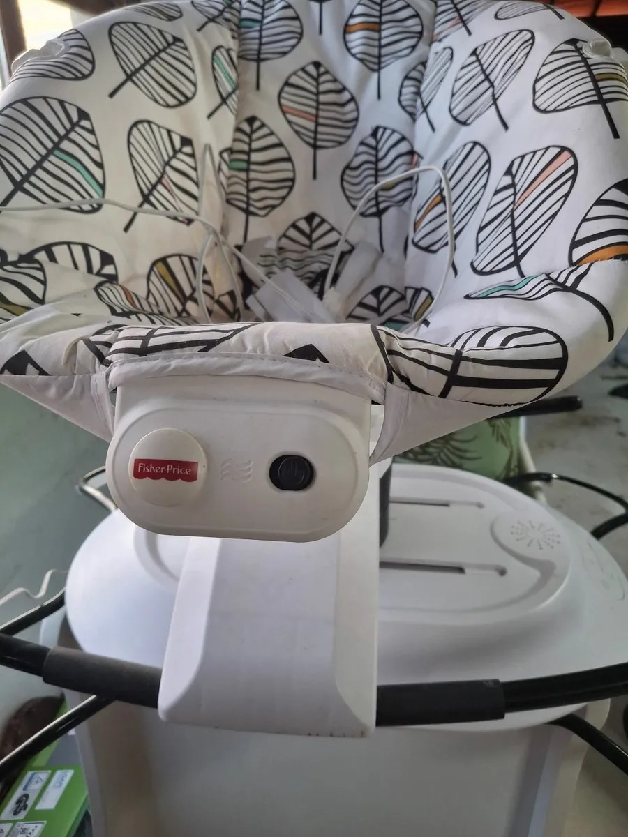 Swing and glide soother seat - Image 1