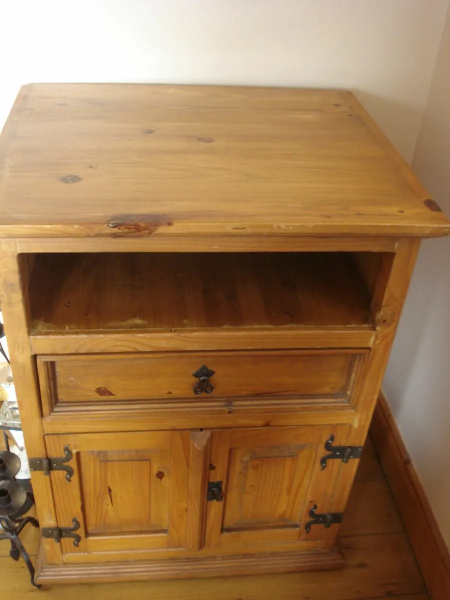 OLD MEXICAN PINE TV/HI FI CONSOLE CABINET. - Image 2