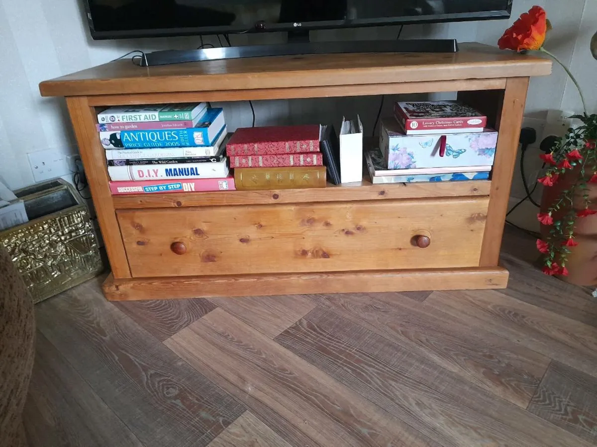 TV , Table.