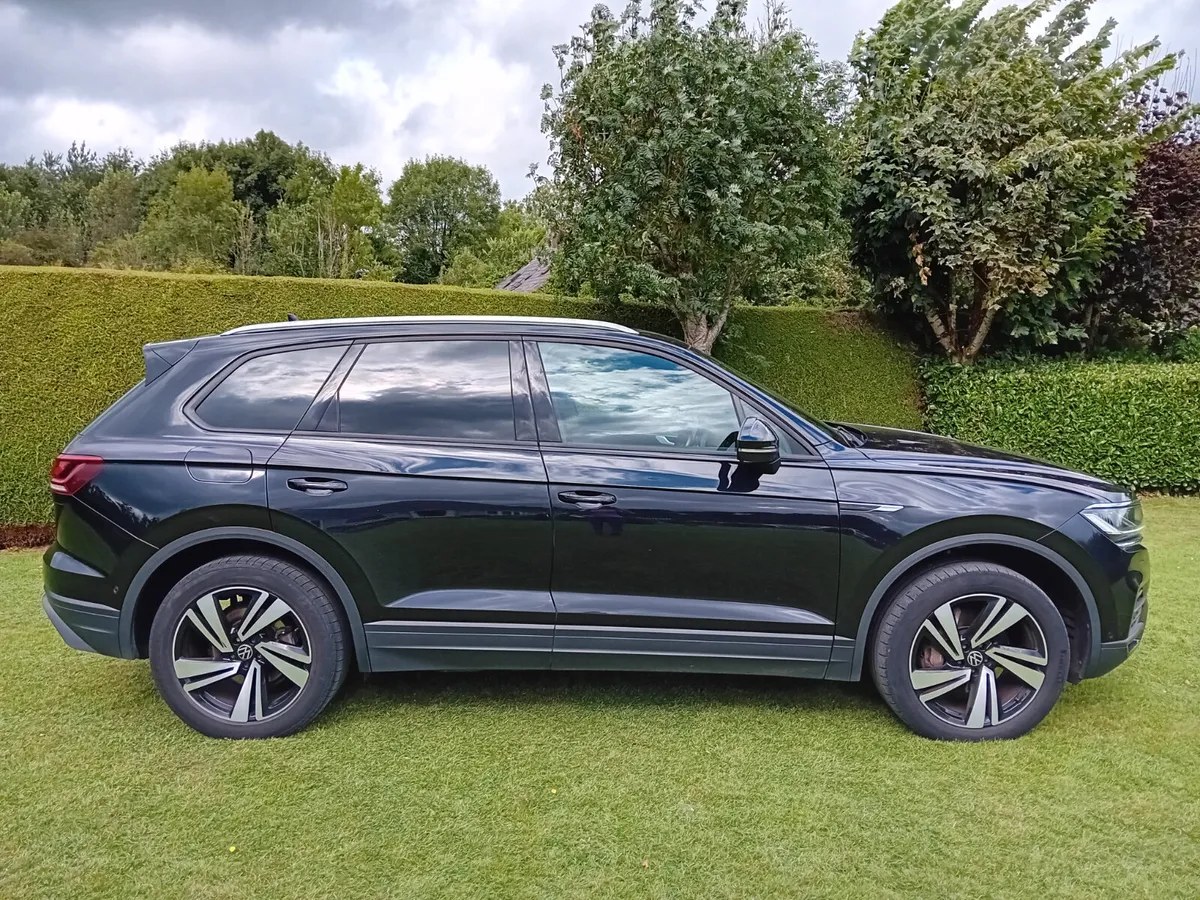 Volkswagen Touareg 2021 - Image 2