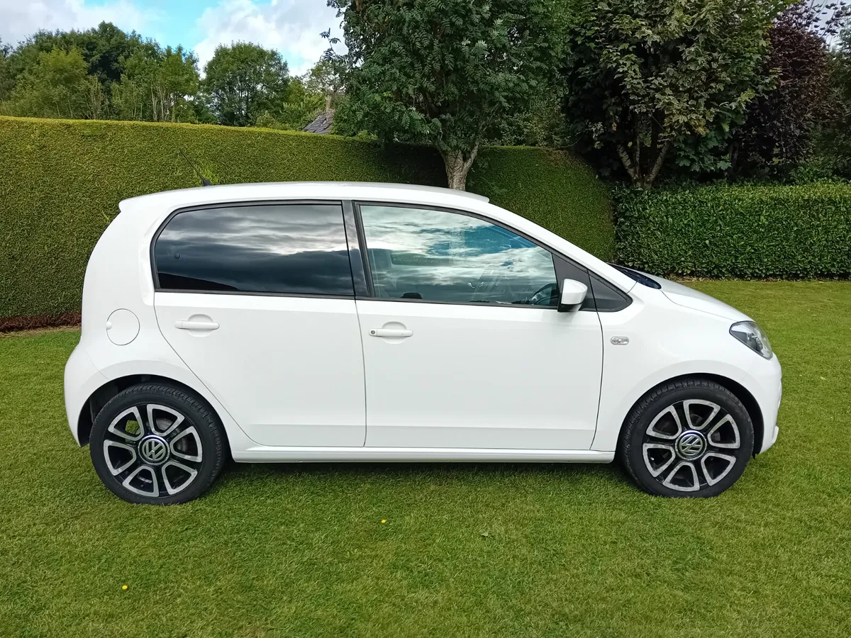Volkswagen up! 2015 - Image 2