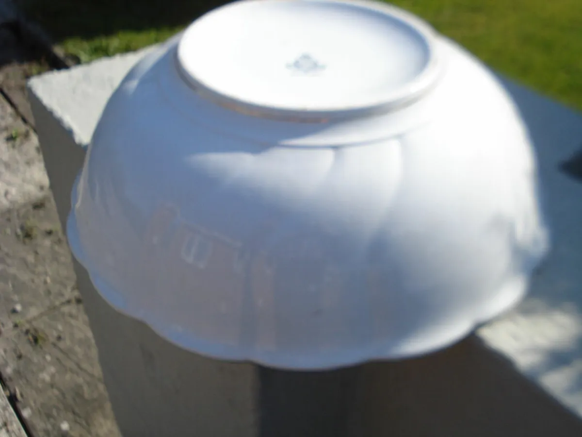 BISHOP STONIER IRONSTONE CHINA  VERY LARGE BOWL. - Image 2
