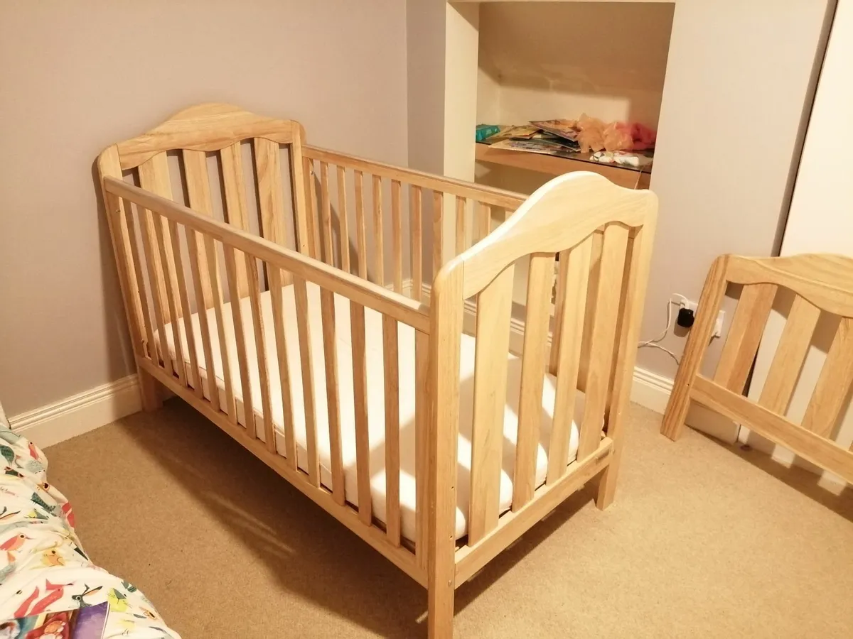 Baby cot/ toddlee bed and mattress - Image 4