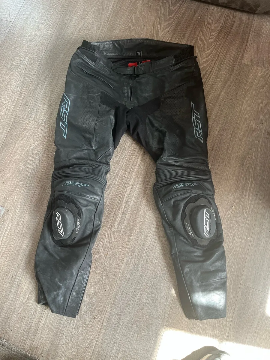 Motorcycle gear - Image 1