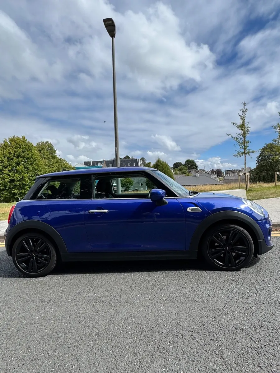 Mini Cooper One 2020 - Image 2