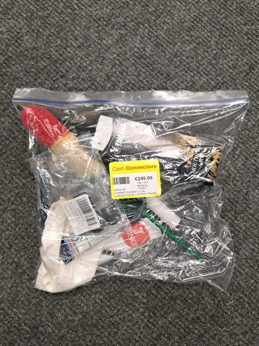 Elkhart CL100 Clarinet With Accessories - Image 3