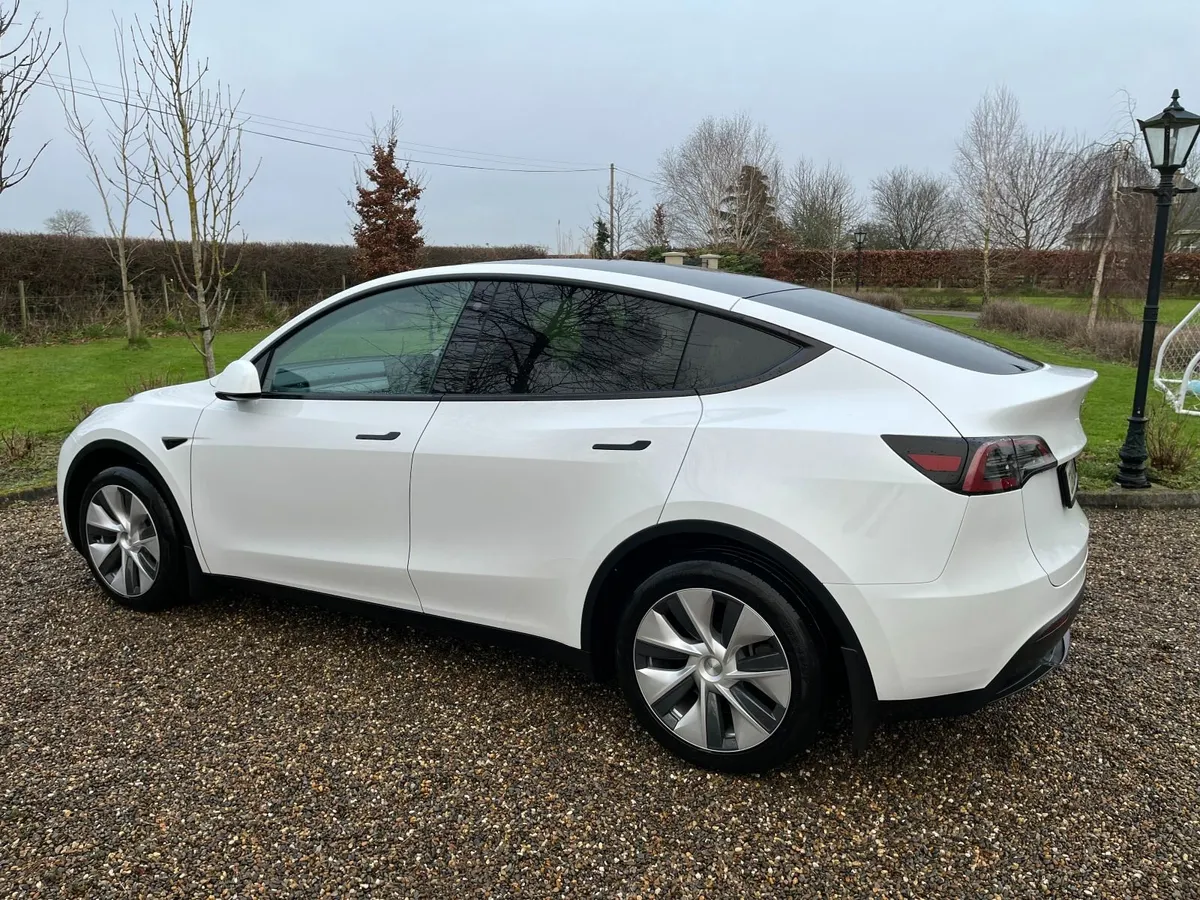 Tesla Model Y 2023 - Image 1