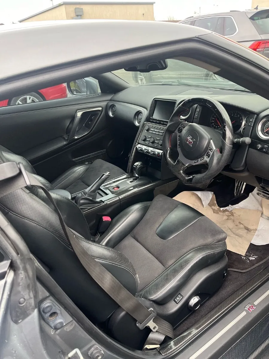 Nissan GT-R 2010 - Image 3