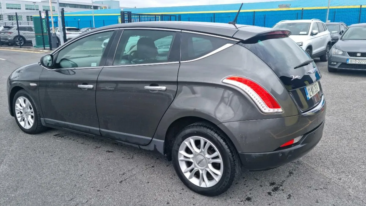 Chrysler Delta 1.4petrol  2012 - Image 2