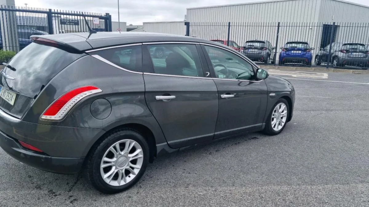 Chrysler Delta 1.4petrol  2012 - Image 4