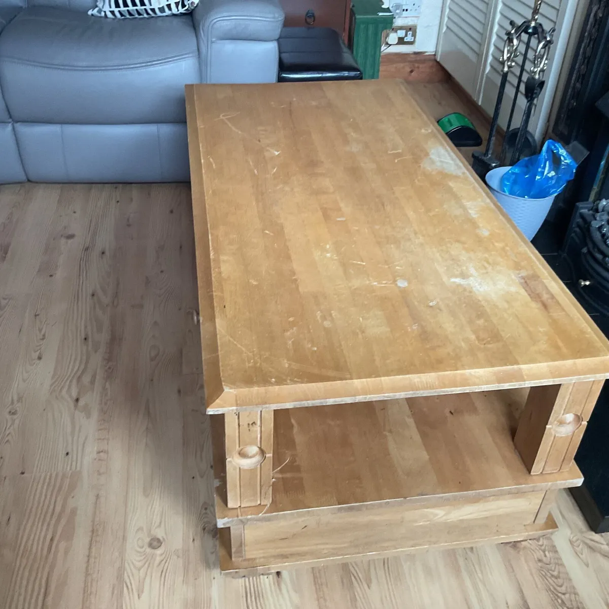 Large hardwood coffee table - Image 2