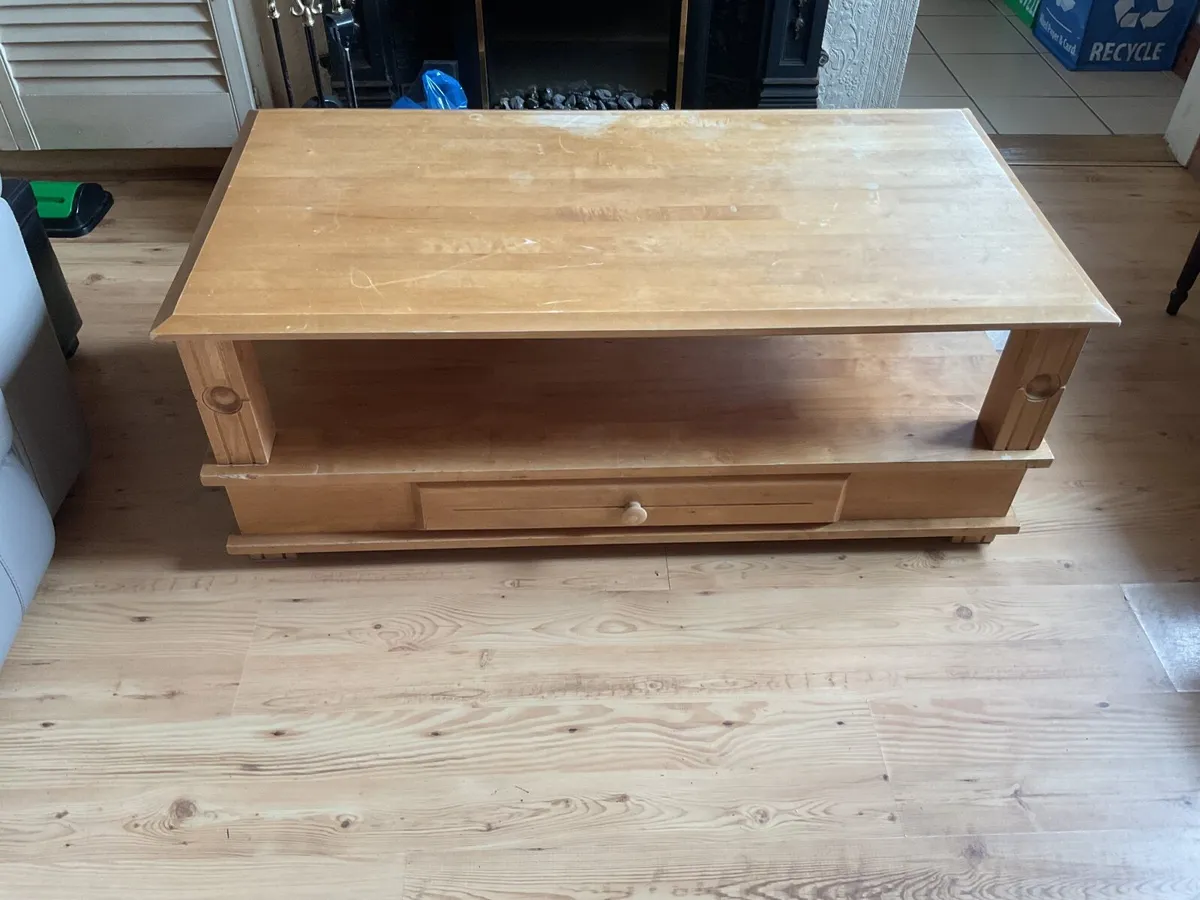Large hardwood coffee table - Image 3