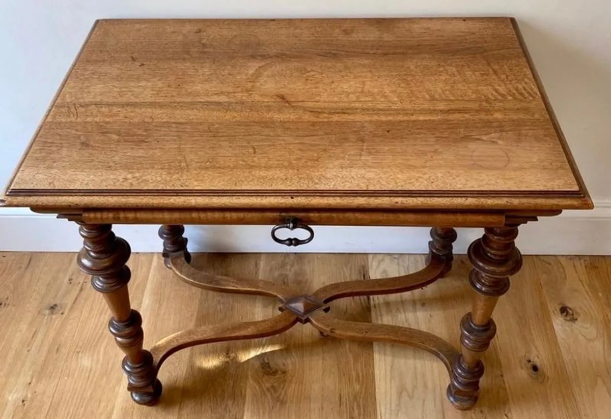 19th Century - Elegant French Antique Walnut Table - Image 3