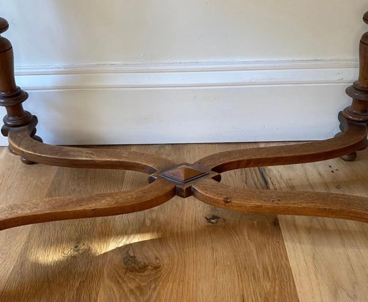 19th Century - Elegant French Antique Walnut Table - Image 4