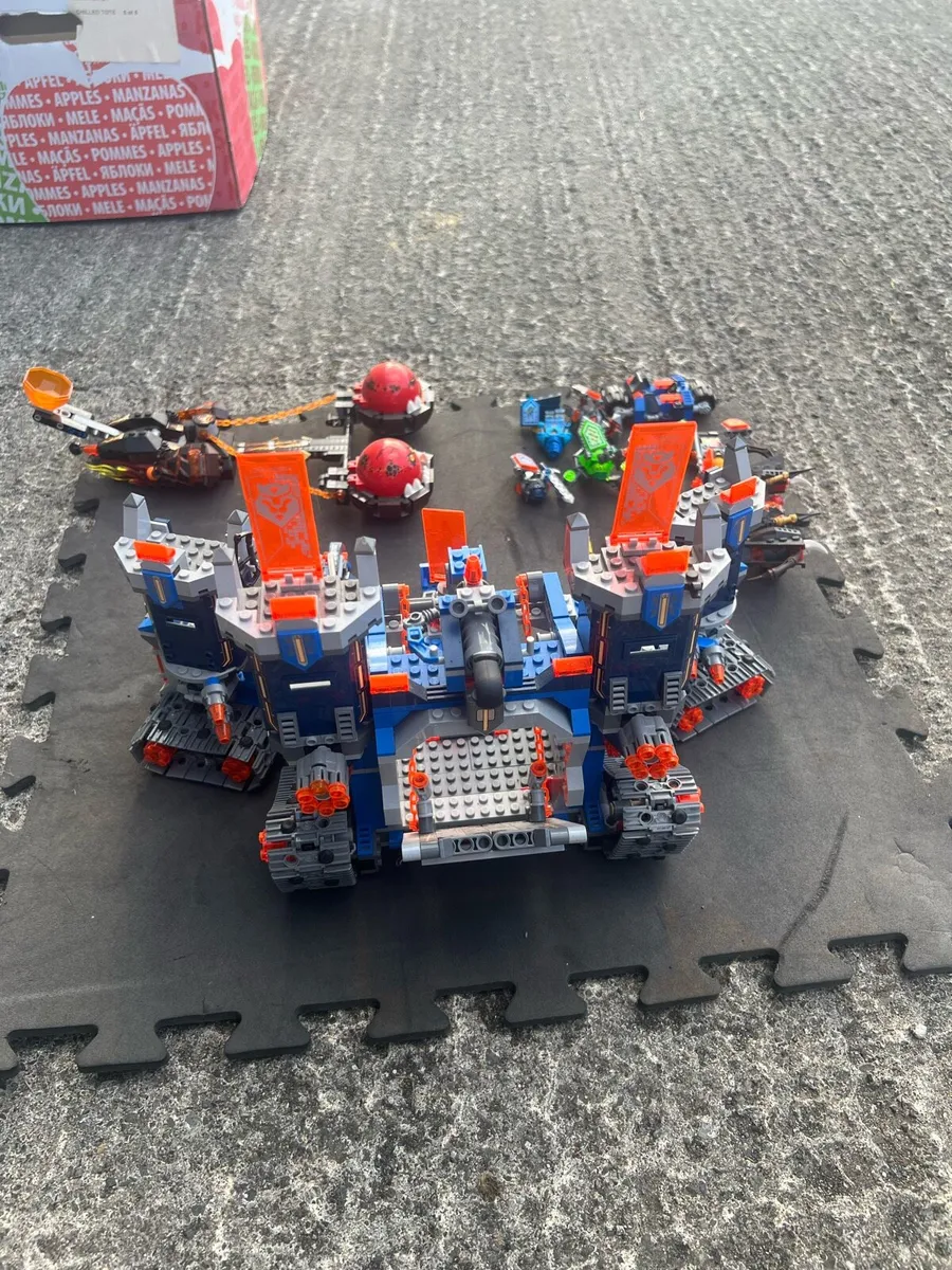 LEGO 70317 Nexo Knights Mobile Fortress Fortrex - Image 1
