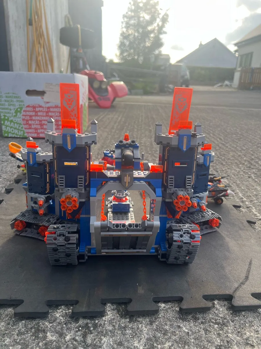LEGO 70317 Nexo Knights Mobile Fortress Fortrex - Image 2