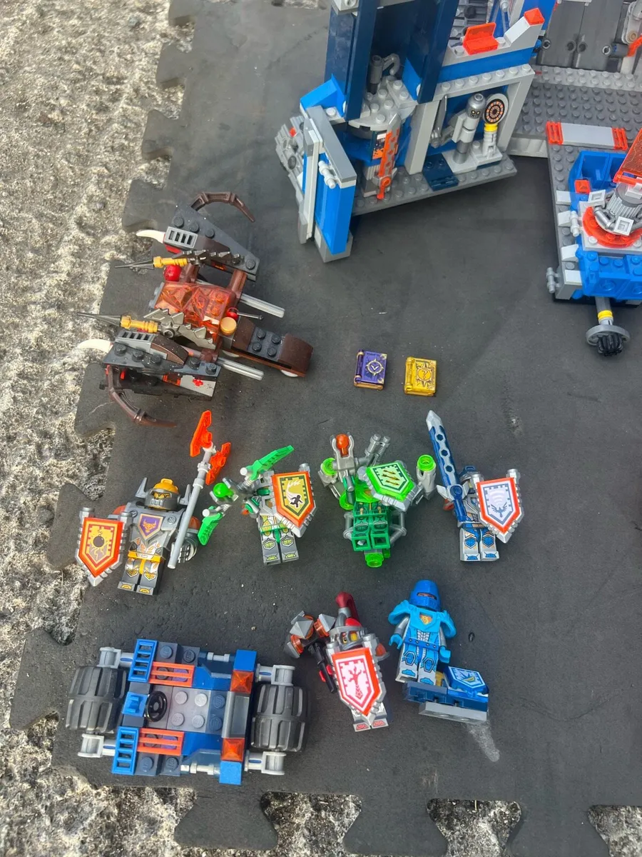 LEGO 70317 Nexo Knights Mobile Fortress Fortrex - Image 4