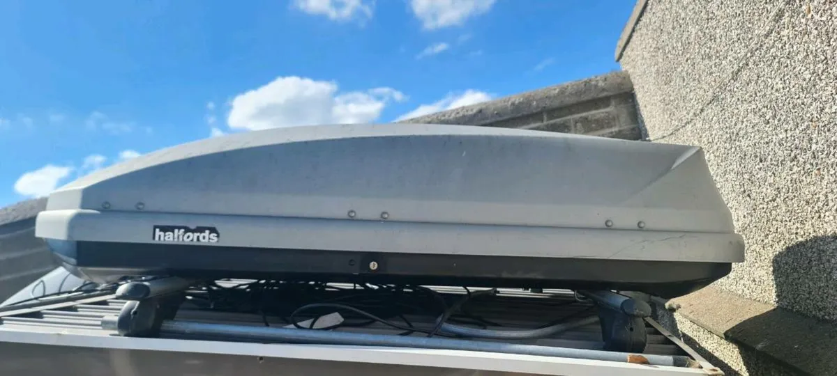 Roof box - Image 1
