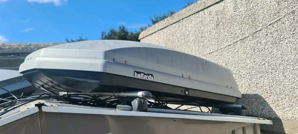Roof box - Image 2