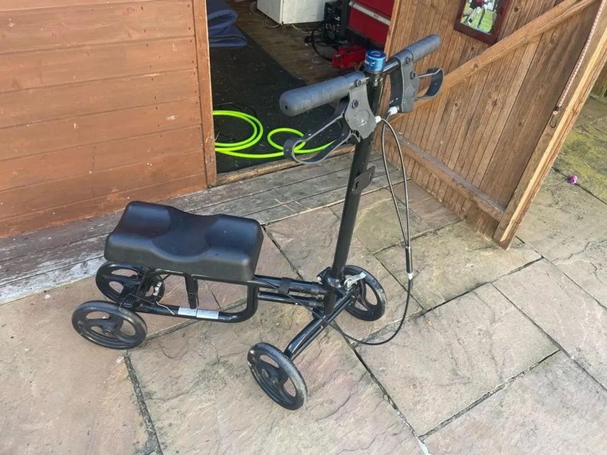 knee scooter - Image 1