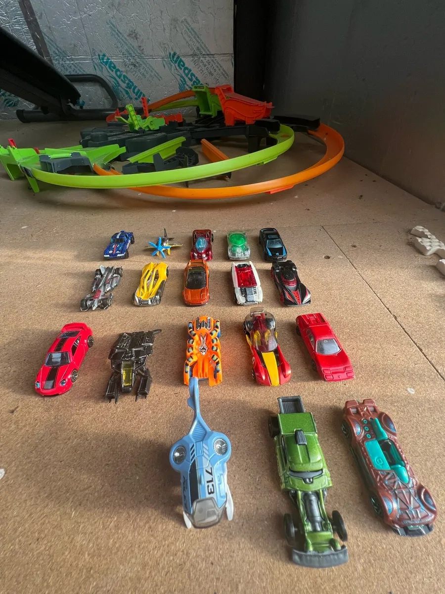 Hotwheels selection of cars - Image 1