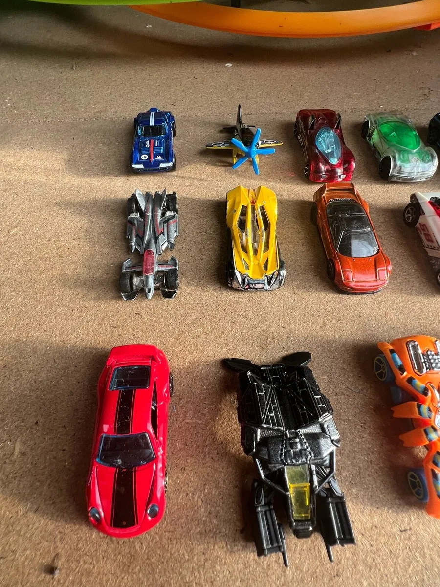 Hotwheels selection of cars - Image 3