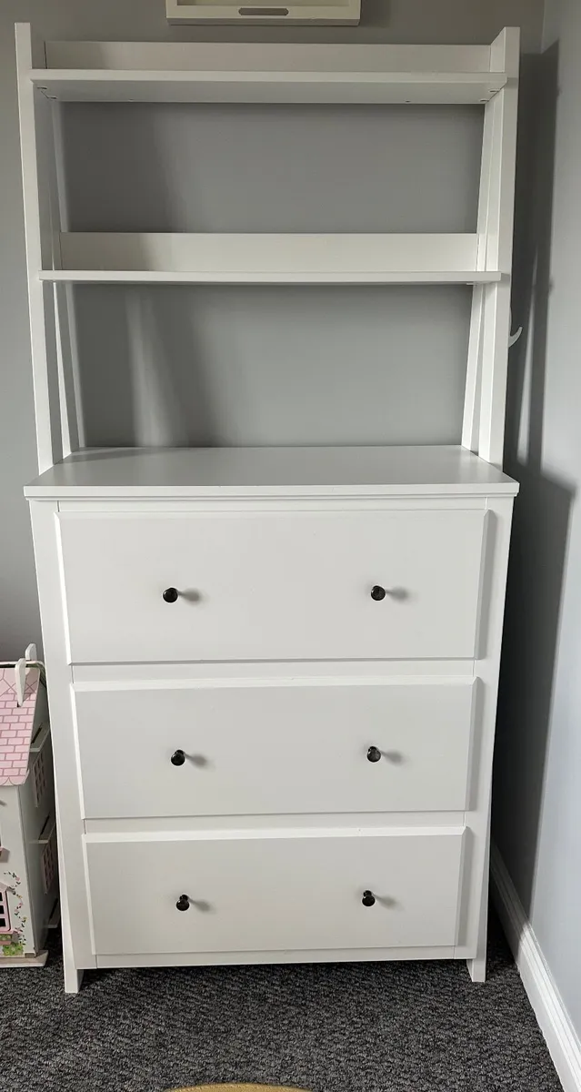 Chest of drawers - Image 1