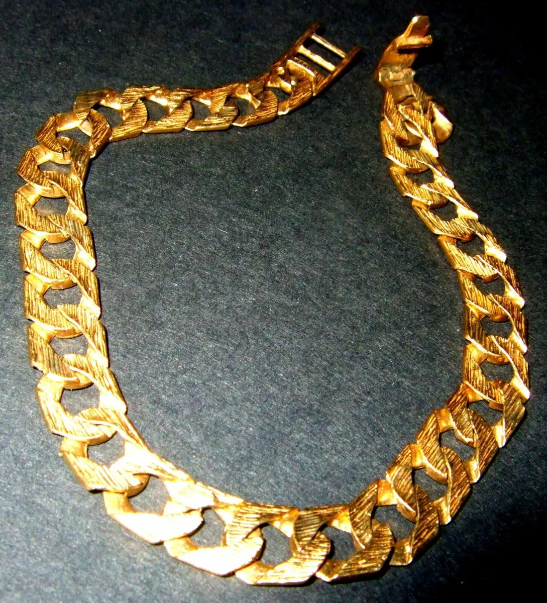 Vintage Hallmarked 9ct Gold Double Sided Bracelet - Image 4