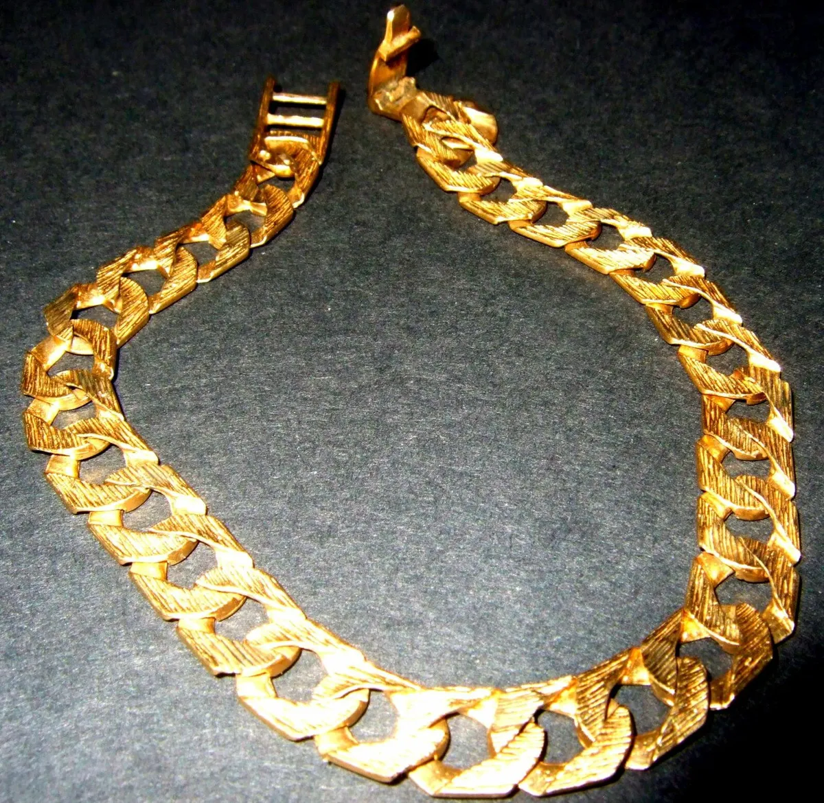 Vintage Hallmarked 9ct Gold Double Sided Bracelet - Image 1