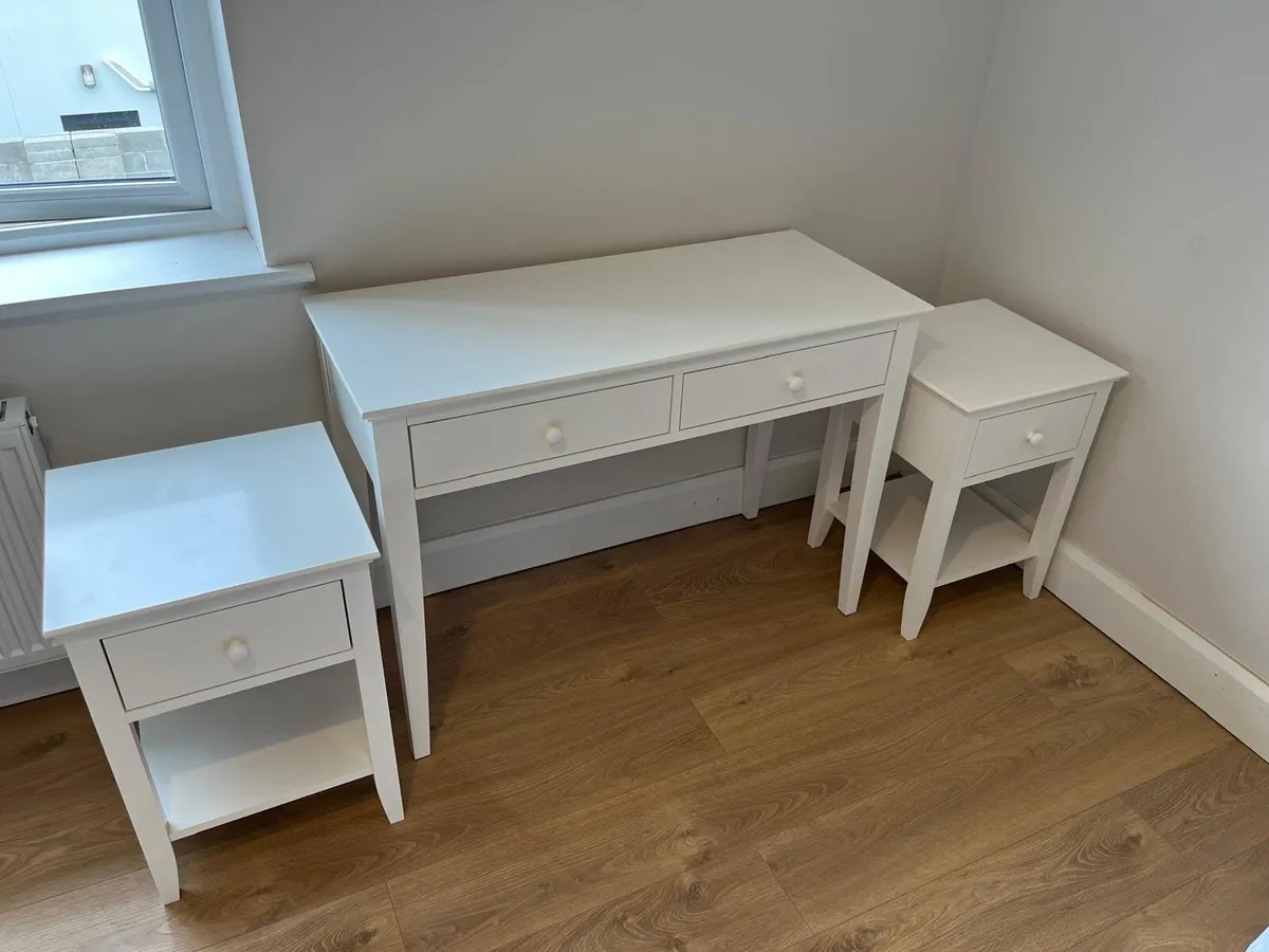 Dressing table & bedside lockers - Image 1
