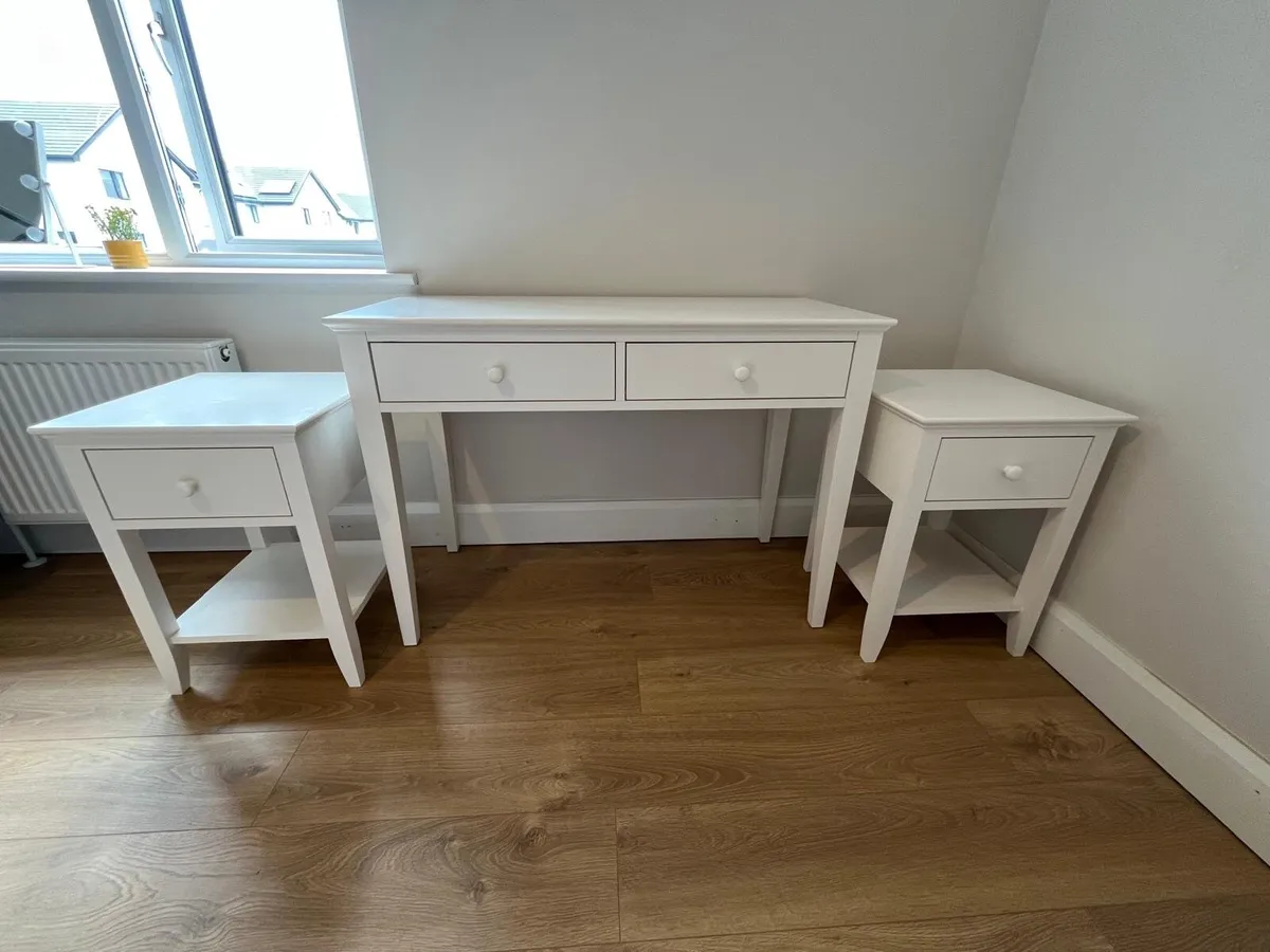 Dressing table & bedside lockers - Image 2