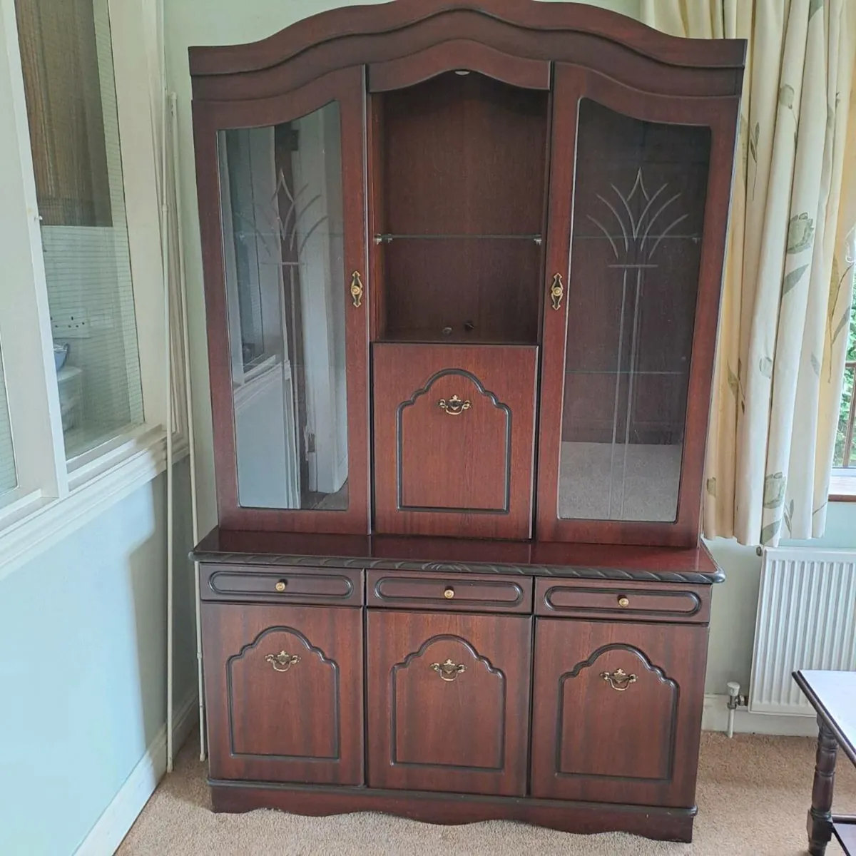 Dark dresser unit - Image 1