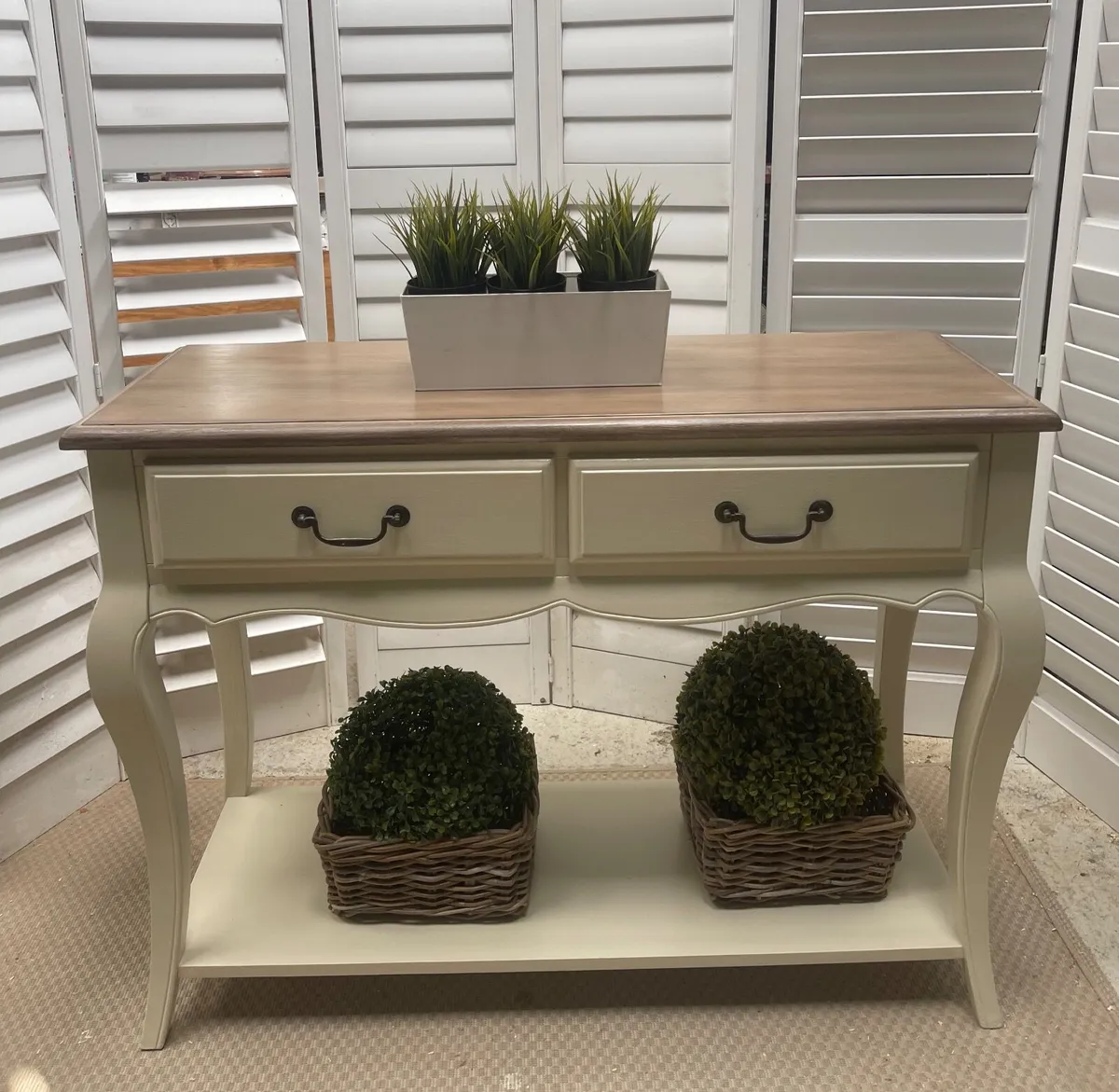 Hall console table in a french chic style - Image 1