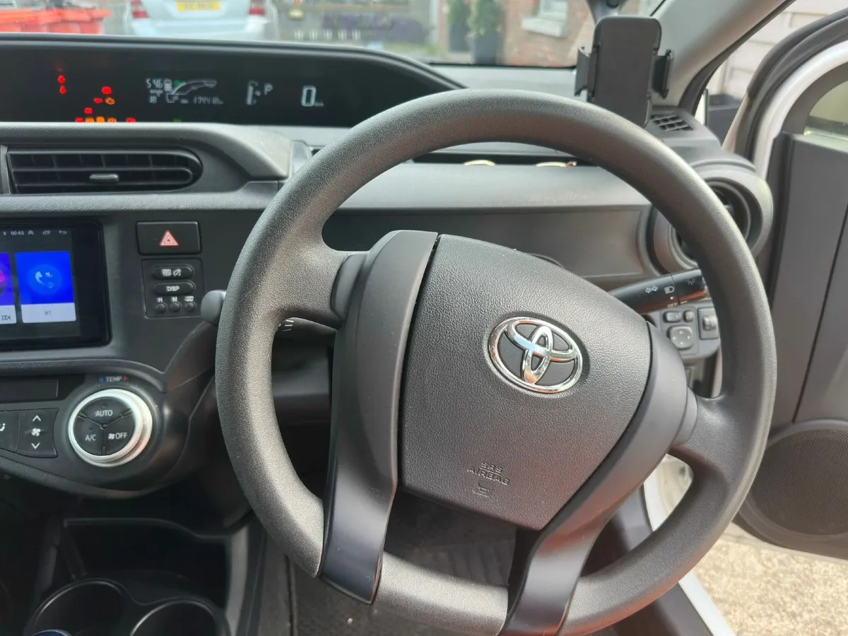 Toyota Aqua 2017 - Image 3