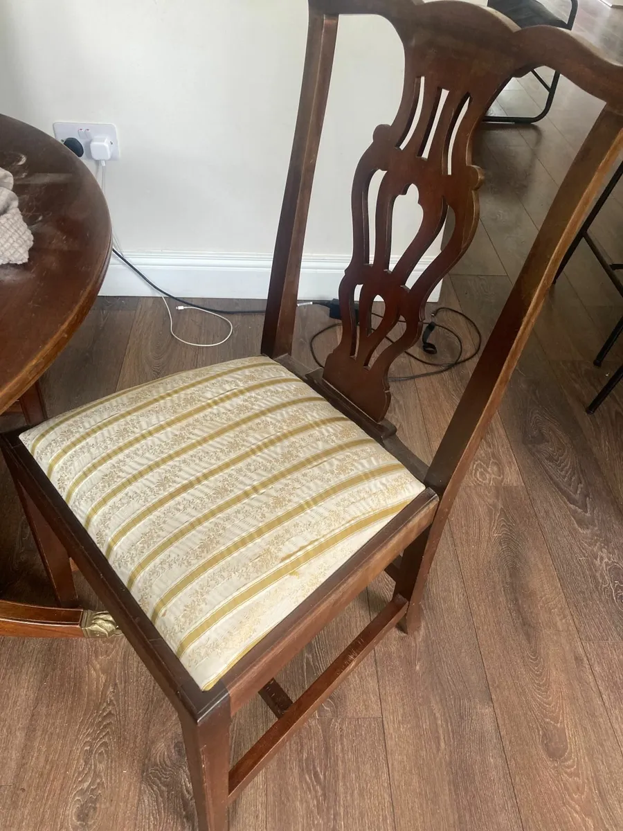 Dining table and 8 chairs - Image 2