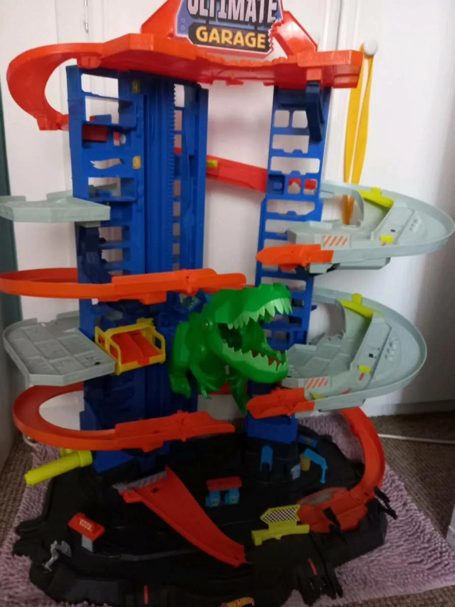 Hotwheel garage - Image 1