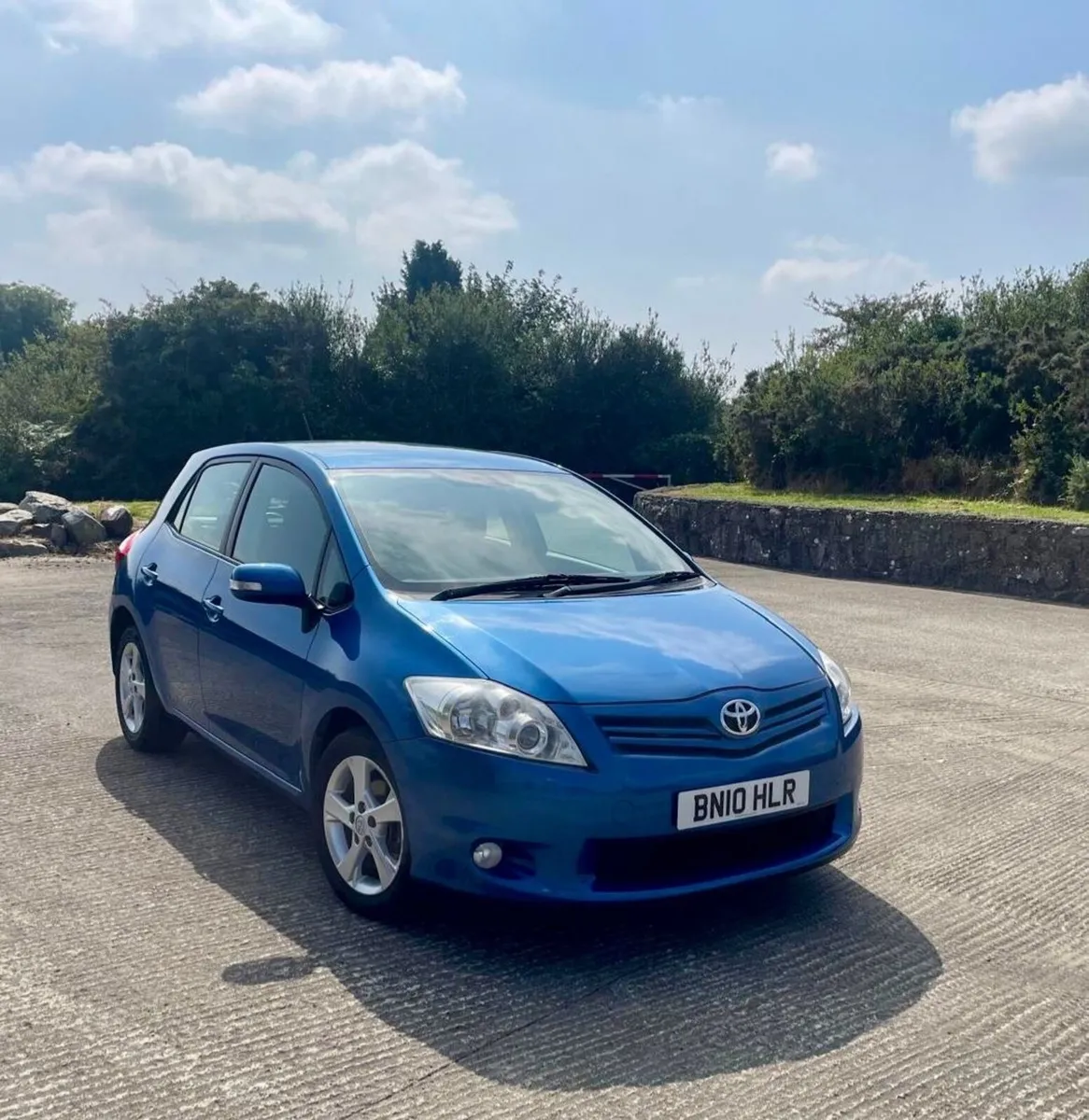 Toyota Auris 2010 - Image 2