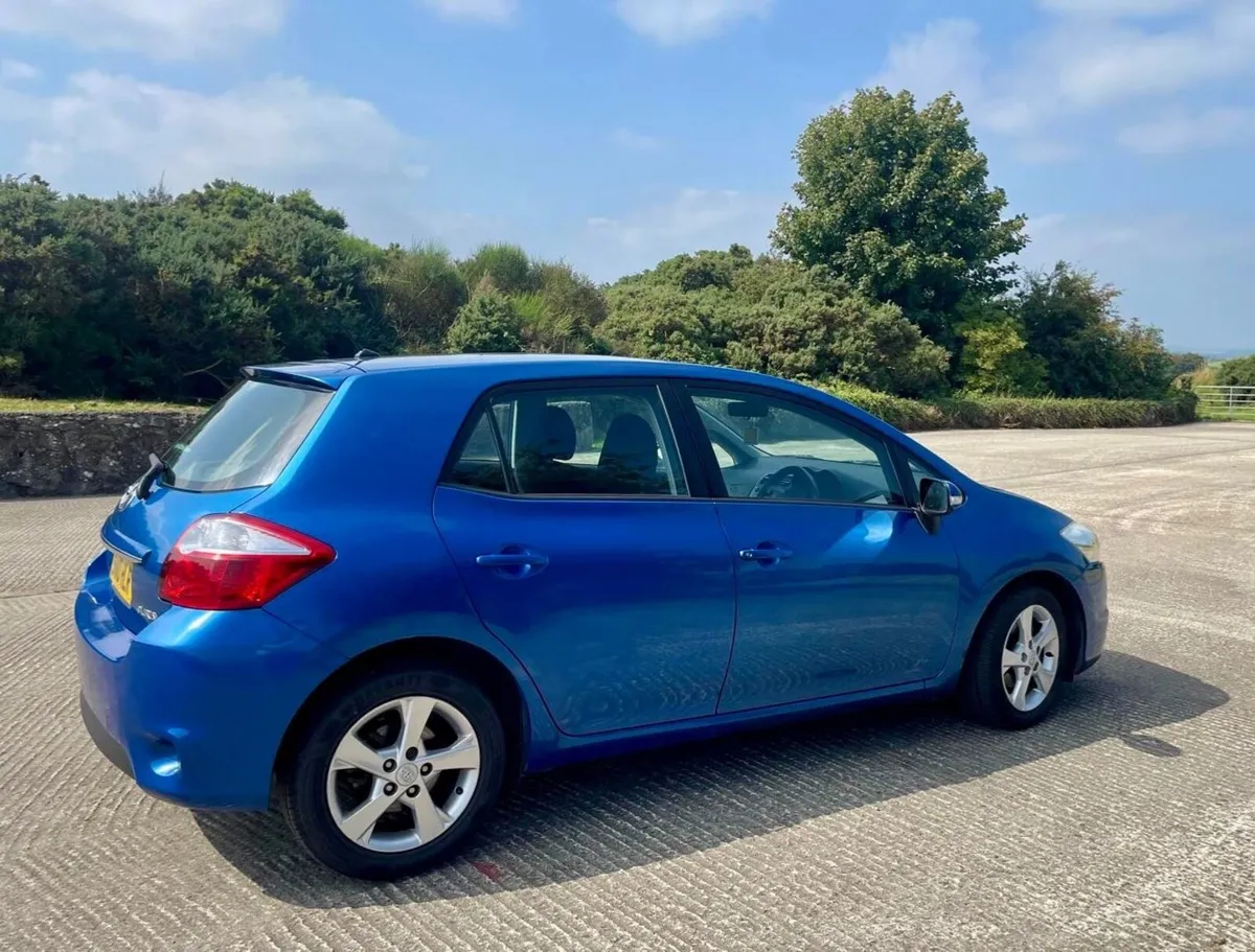 Toyota Auris 2010 - Image 3