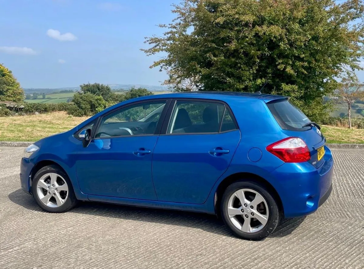 Toyota Auris 2010 - Image 4