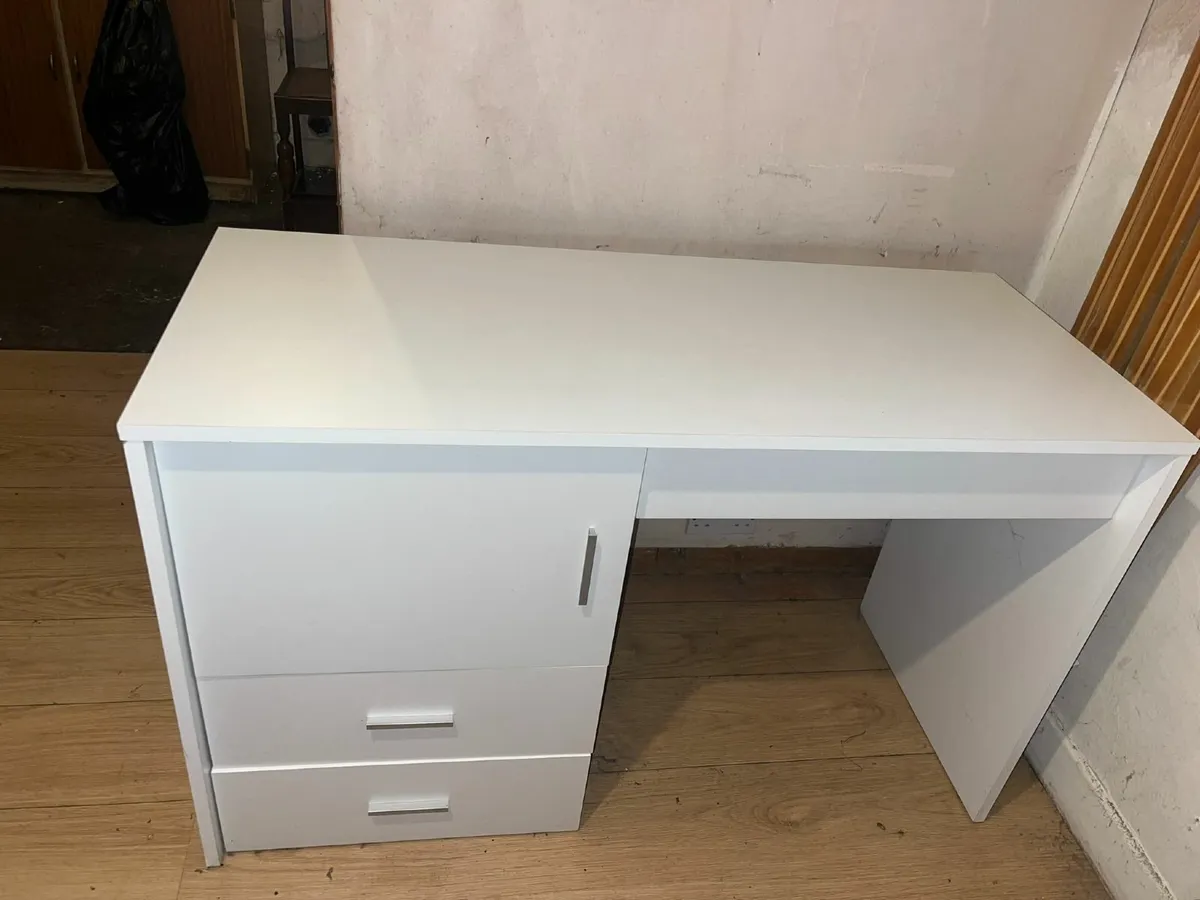 Desk - Image 3
